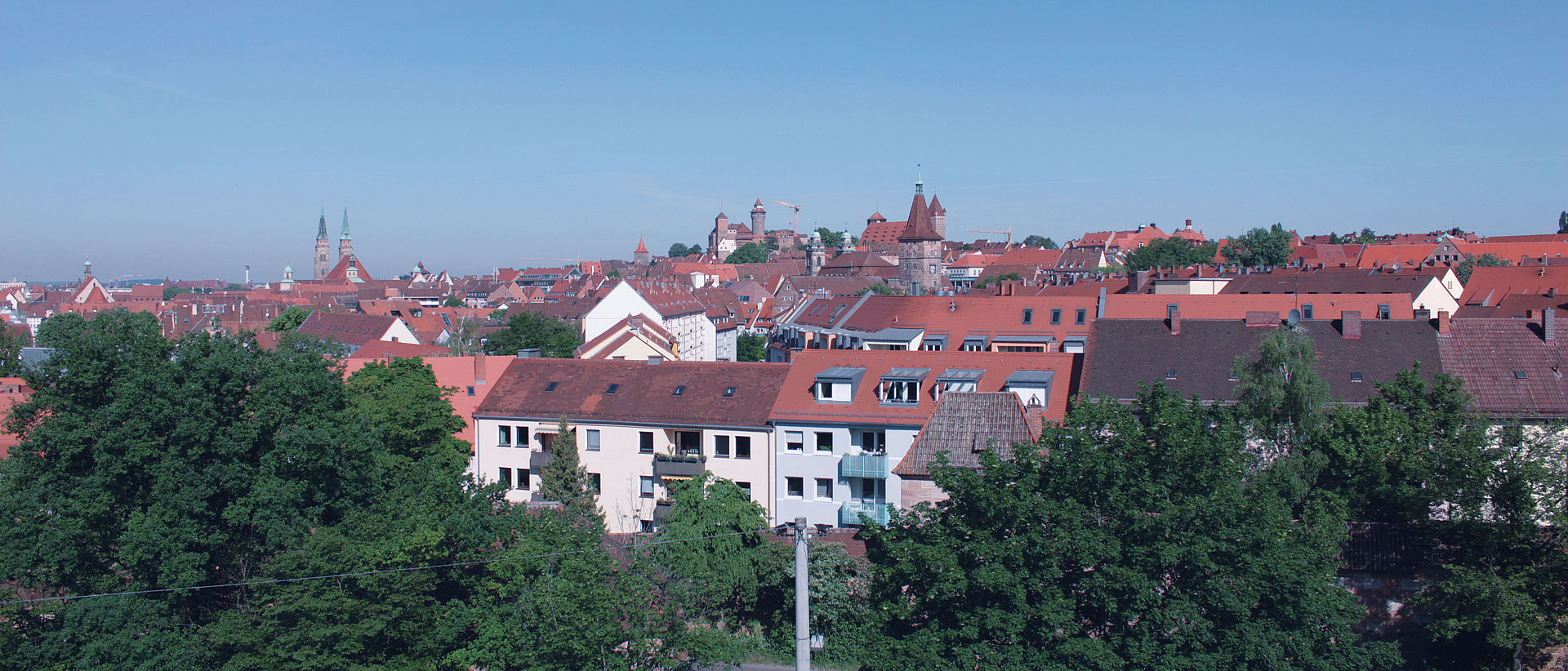 Das Bild zeigt den Blick auf die Nürnberger Stadt. 